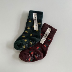 2 pattern socks