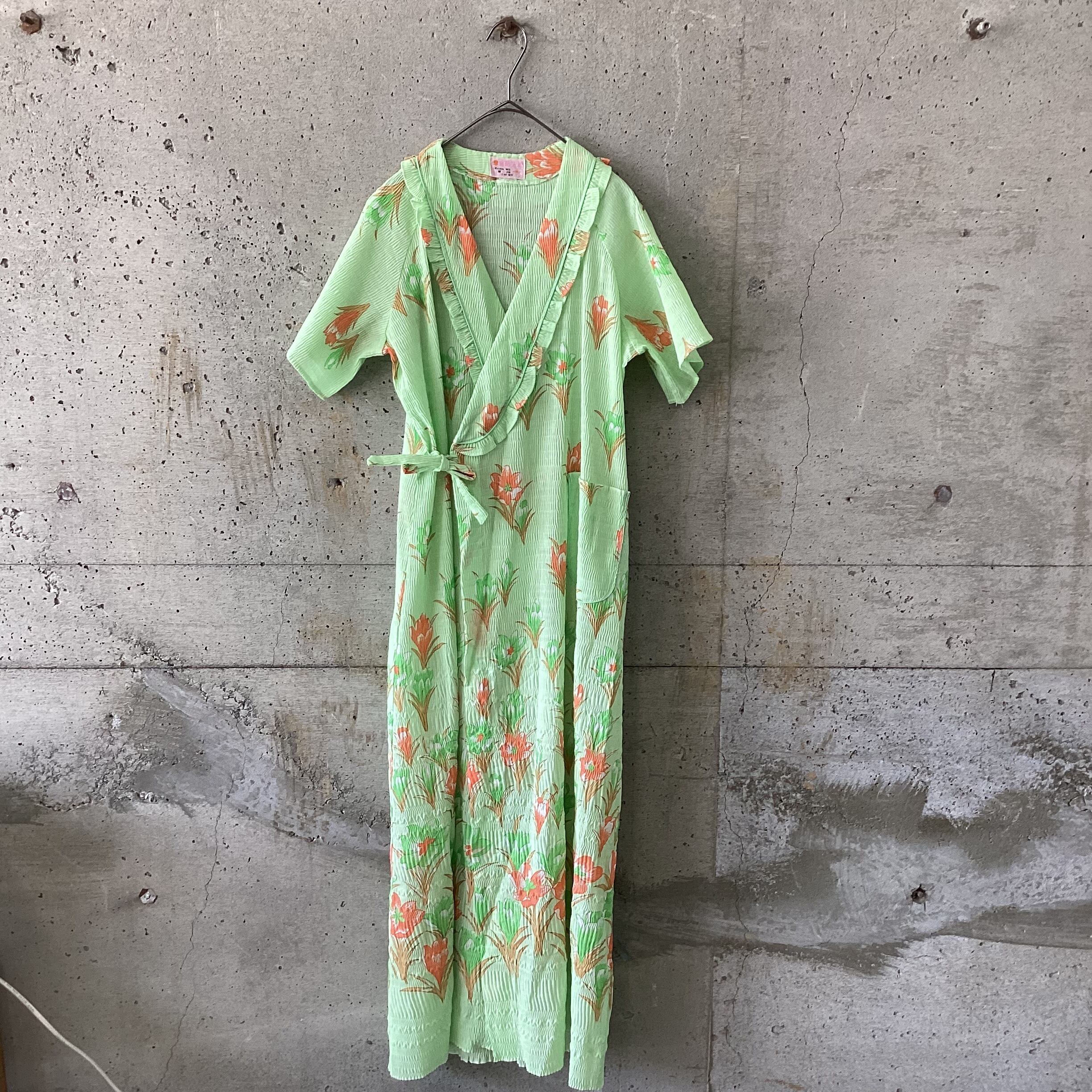 Wrinkled green wrap nightwear