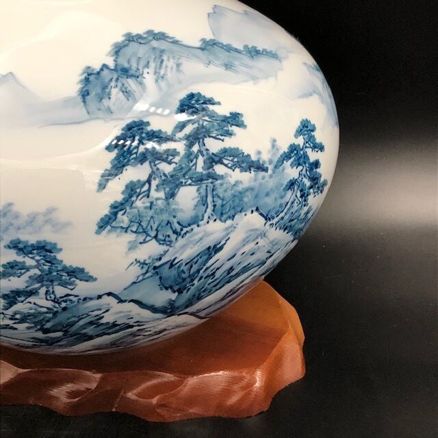 有田焼 藤井勝雲窯 染付山水図花瓶 金武自然絵付 | 有田焼ショップ 