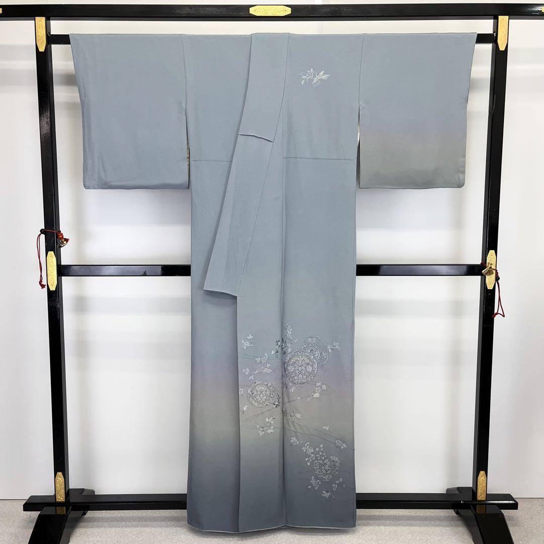 付下げ 美しい華模様 鳳凰 刺繍柄 金糸 薄湊鼠色 縮緬 K-3777 付下げ 美しい華模様 鳳凰 刺繍柄 金糸 薄湊鼠色 縮緬 K-3777