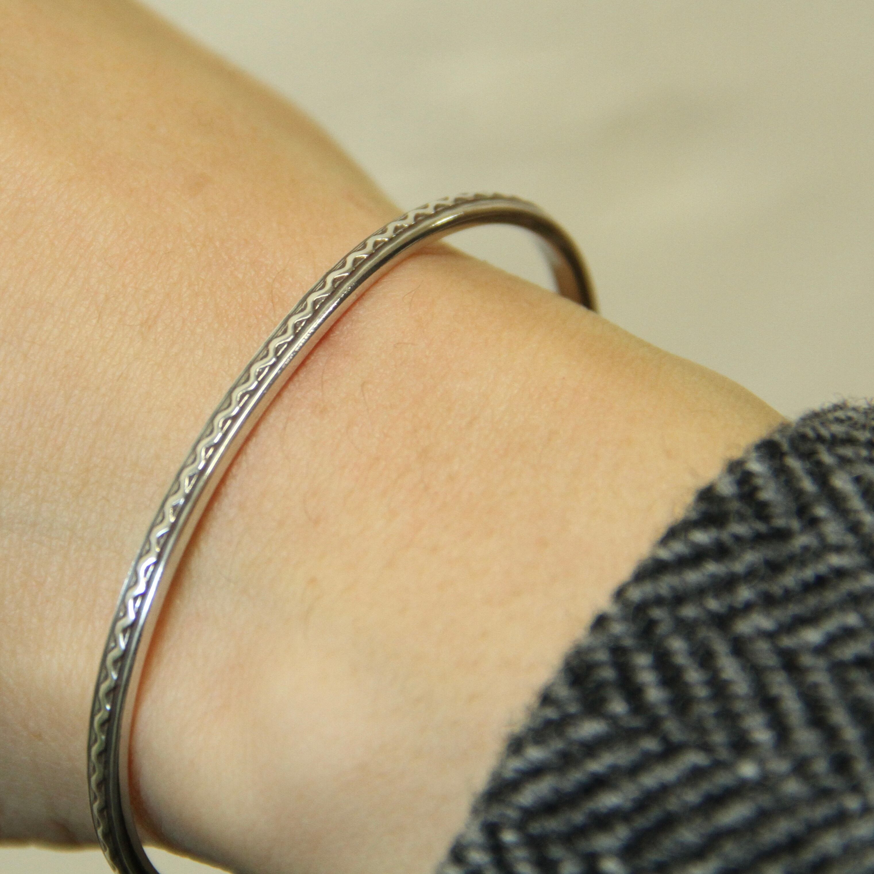 ERICKA NICOLAS BEGAY stamp bangle 02 / L size | Terminal
