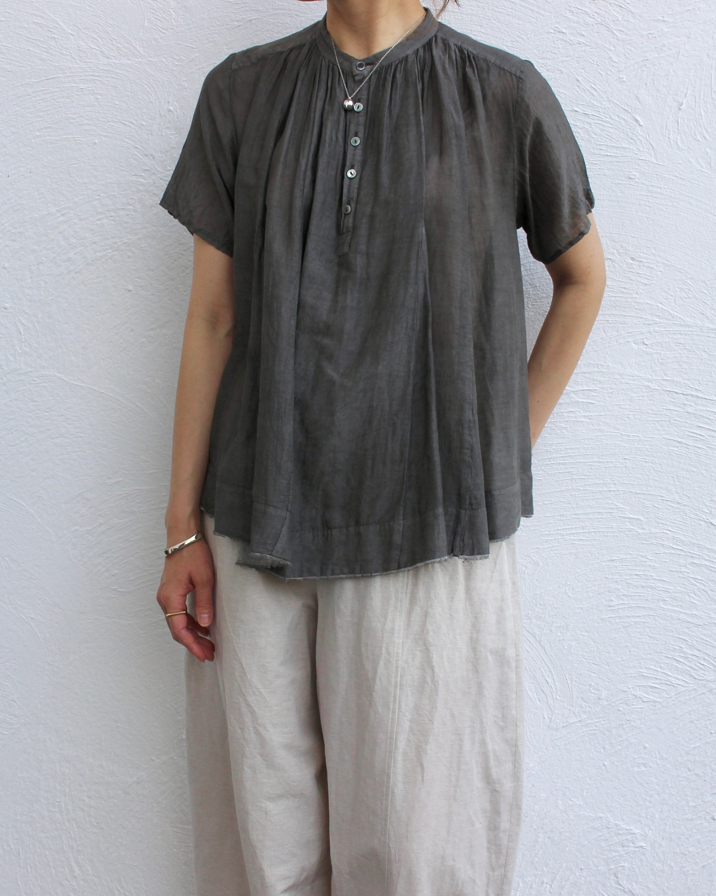 pas de calais/half sleeve blouse