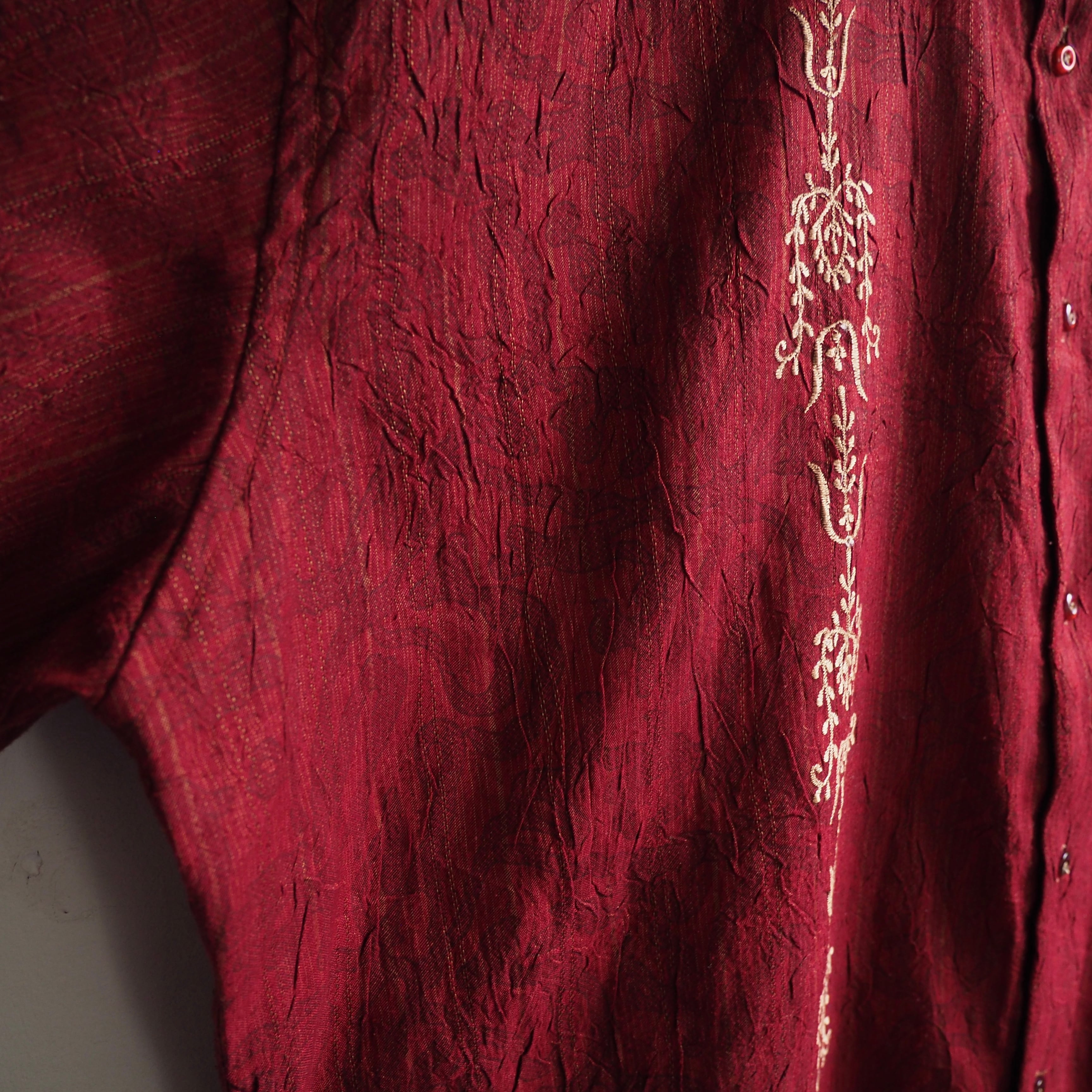 Beautiful Dark red × Tribal art embroidery vintage loose S/S shirt