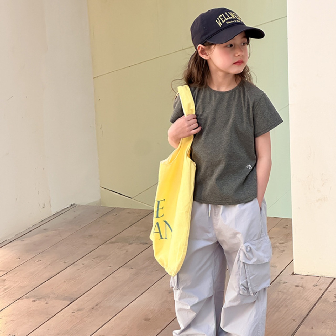 夏英字刺しゅうＴシャツ