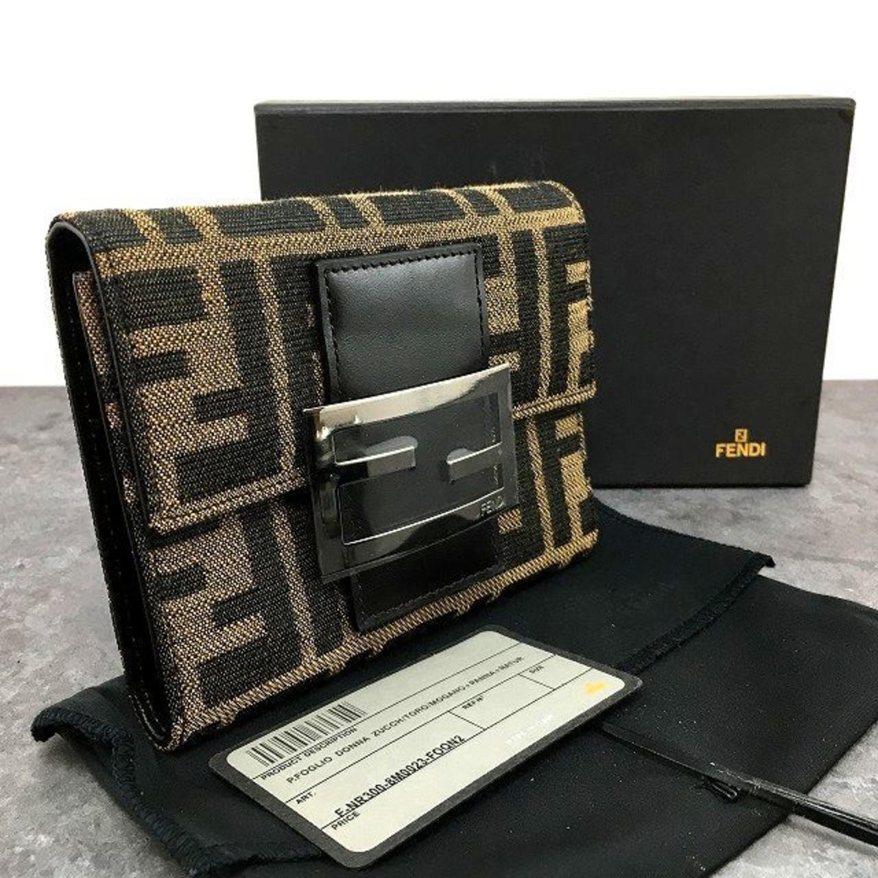 美品】FENDI フェンディ 三つ折り財布 ズッカ エフイズ 鈍く FF レザー