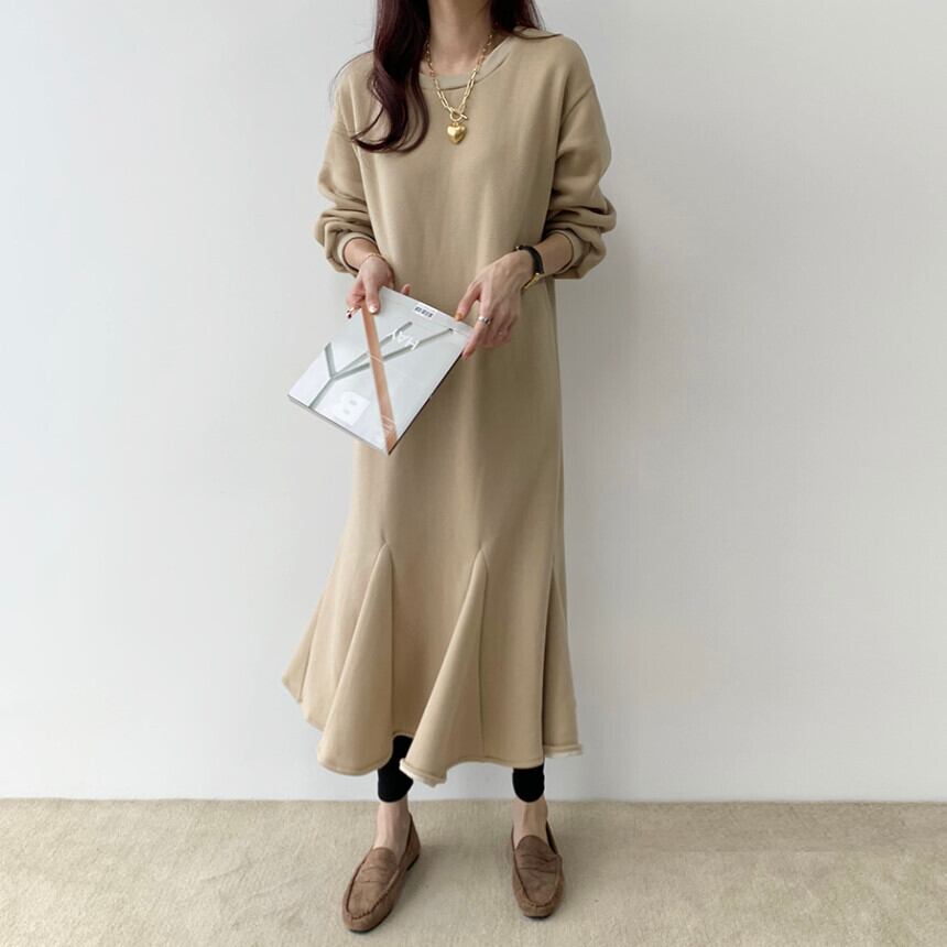 ワンピース レディース ロングワンピース マーメイドワンピース スウェットワンピース ミモレ丈 長袖 ラウンドネックIラインマーメイド裾フレアスウェットかわいい 大人可愛い シンプル カジュアル おしゃれ お洒落 こなれ感 ラフ スポーティー 抜け感 ナチュラル 無地 お出かけ お泊り 休日 アウトドア 送料無料 公園 フリーサイズ ゆ ったり アプリコット ベージュ グレー 灰色 ブラック 黒 春 秋 冬 20代 30代 40代 ママ ファッション 韓国 普段使い 体型カバー 楽ちん 定番 トレンド