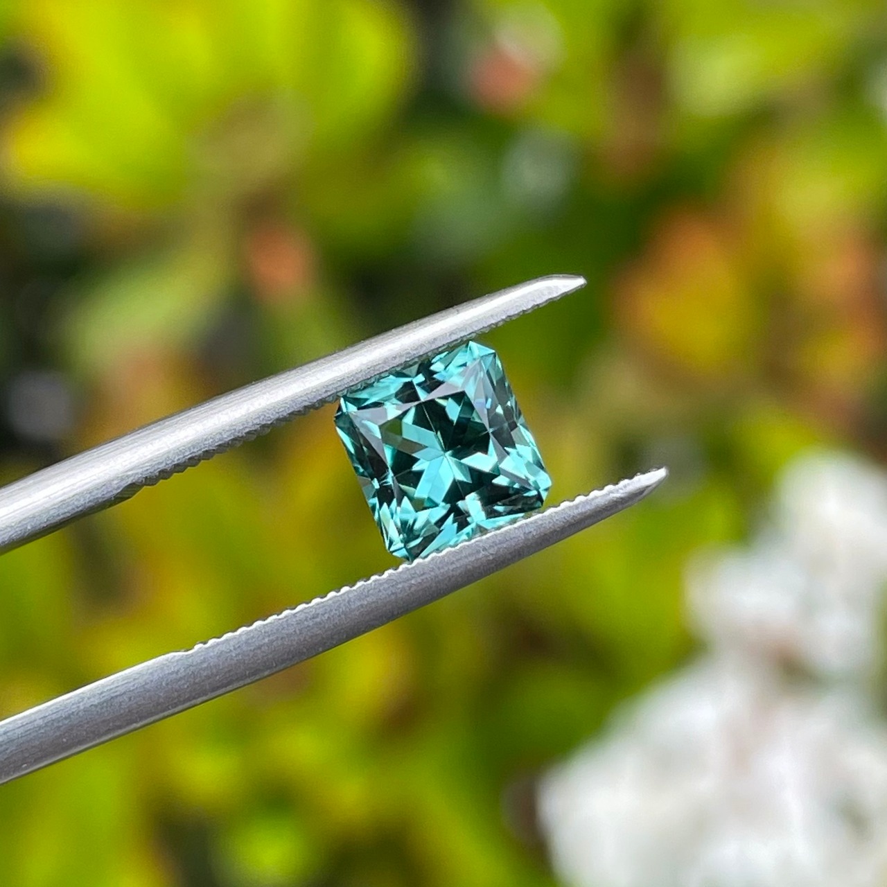 ラグーントルマリン ラディアント 6.9x6.9x4.1mm, 0.97ct, ナミビア産