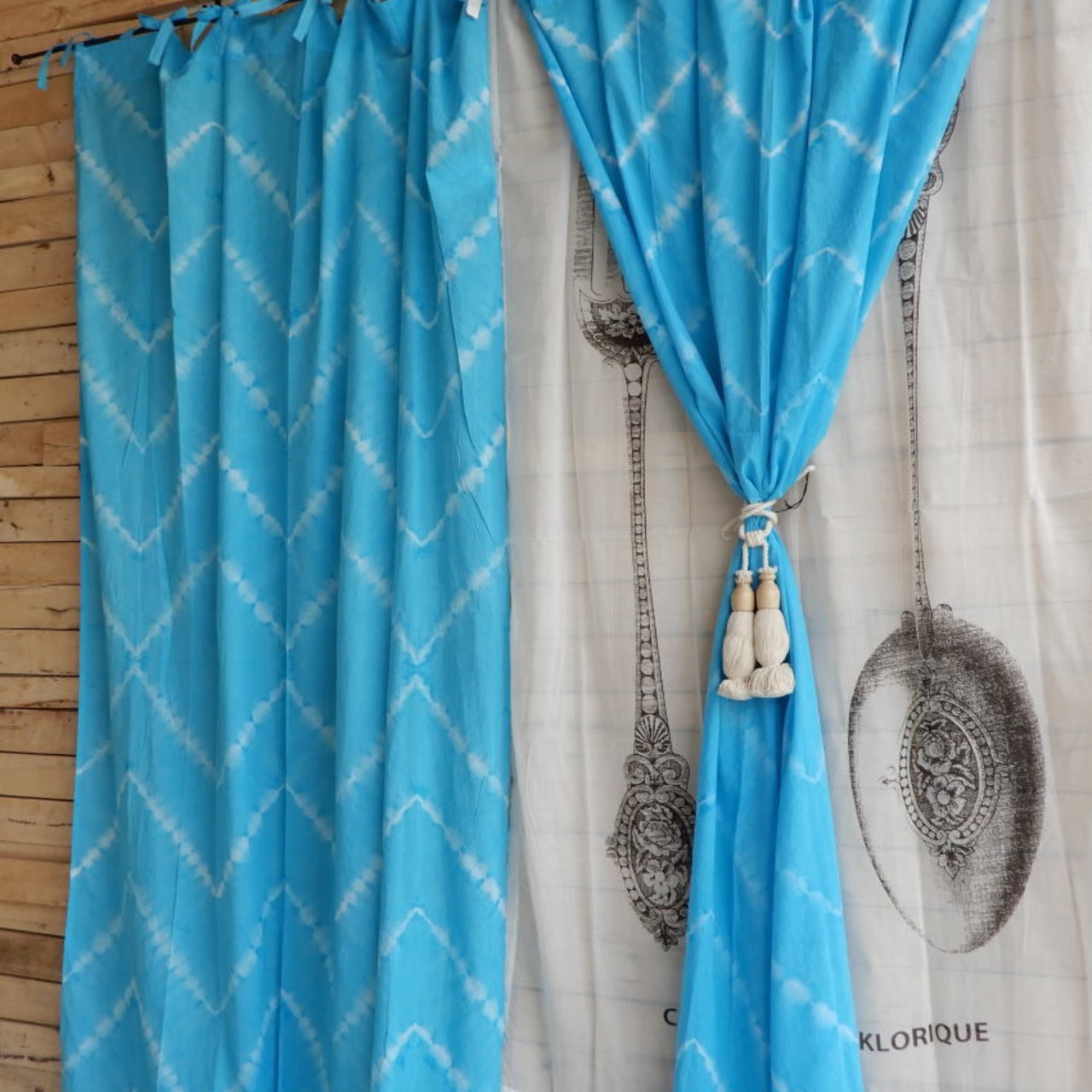 TOPANGA Homefurnishing　シボリカーテン　W110xH200cm　青