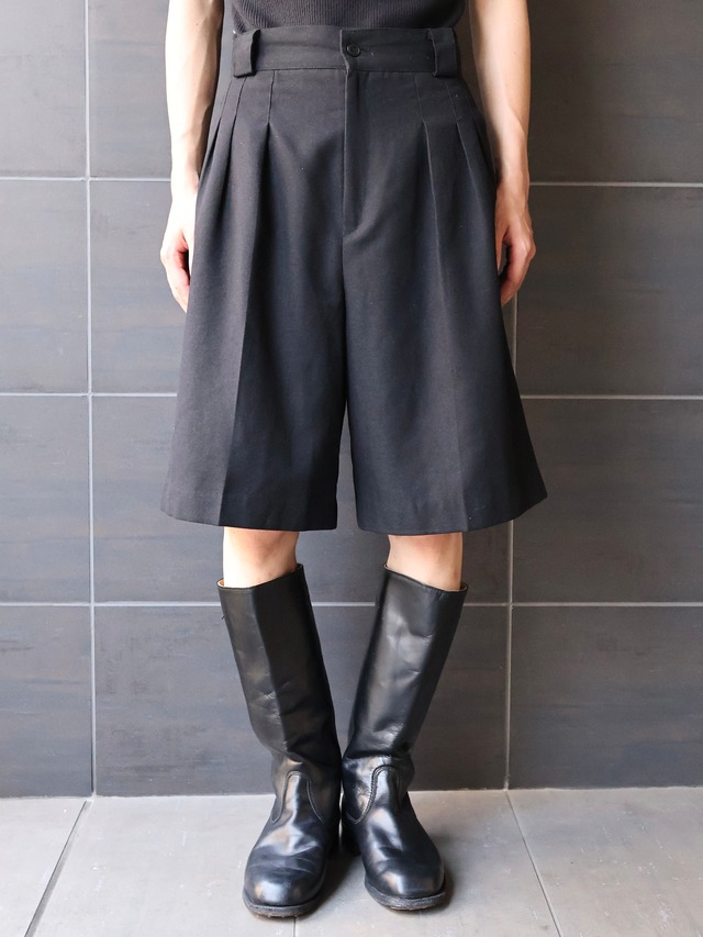 3-tuck compact shorts