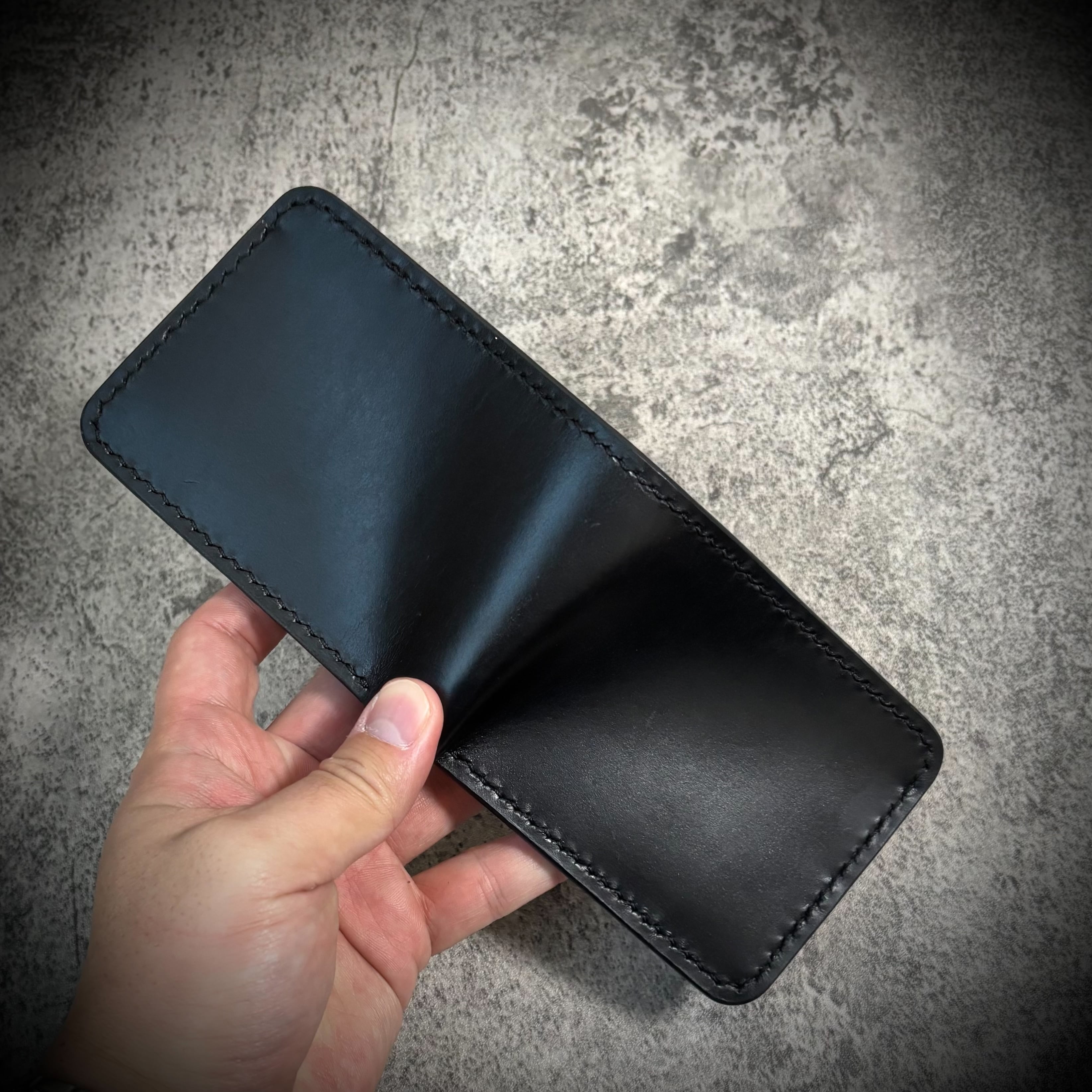 【本革】手縫 二つ折り財布 コンパクト レザーウォレット ハンドメイド 経年変化 経年変化を愉しむ 国産高級レザー 二つ折り短財布 本革 栃木レザー