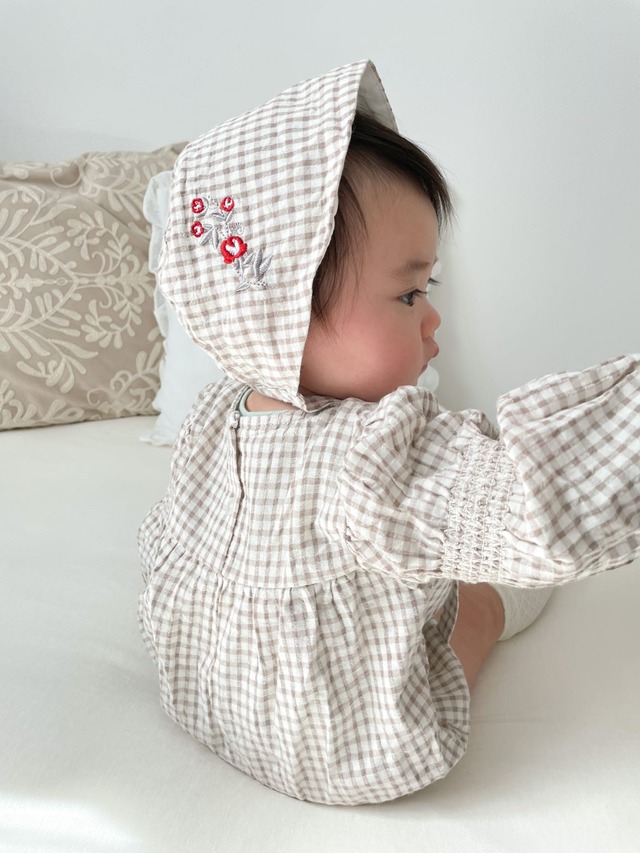 【即納・取寄】ギンガムチェック刺繍ロンパース