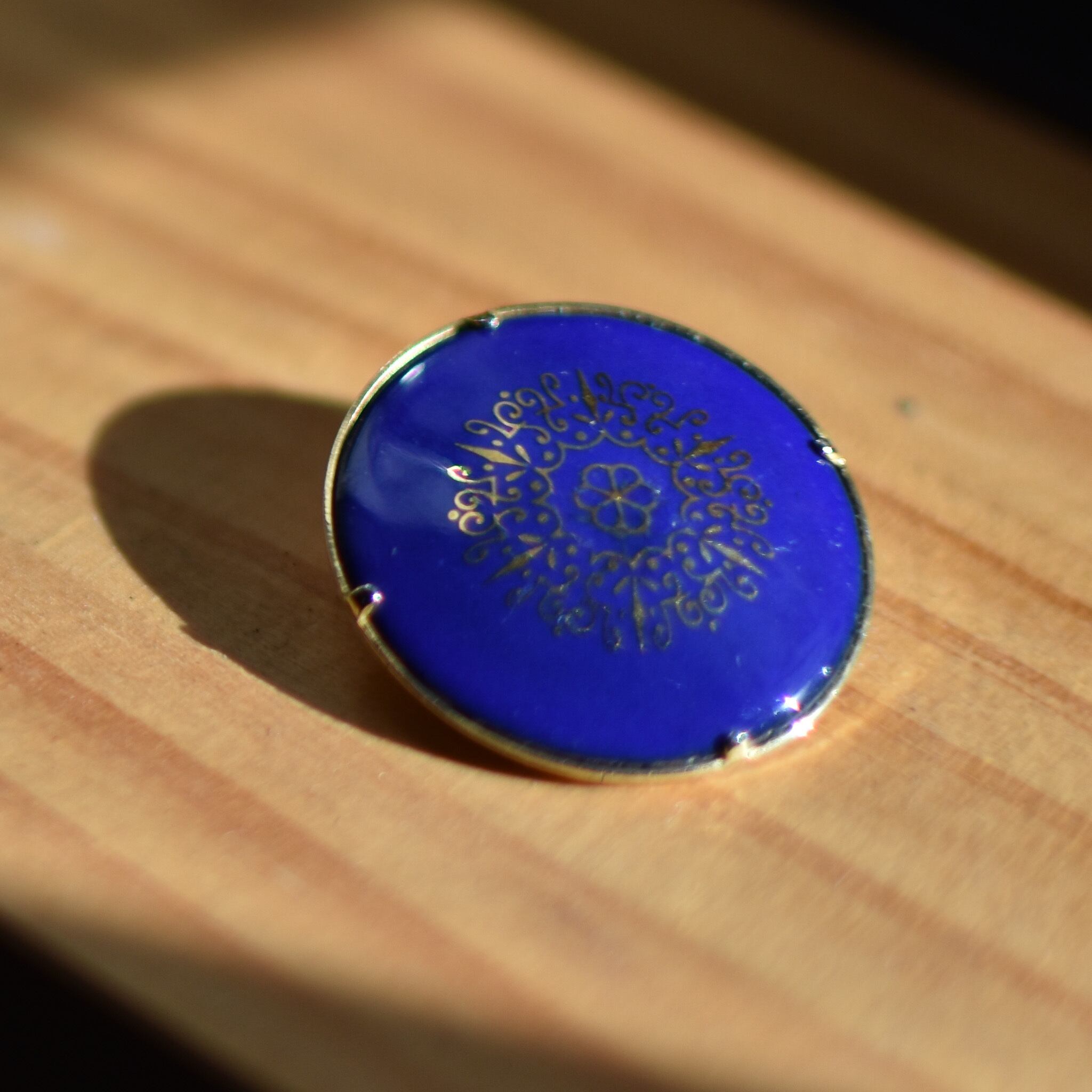 ブルーのブローチ 幾何学模様 青のブローチ | チェコガラスボタン専門