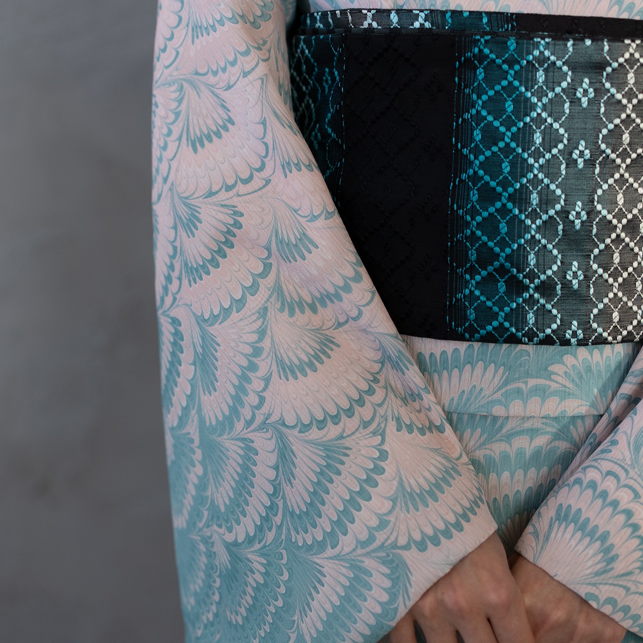 「白鳥のダンス　花火柄」〜セオアルファ楊柳〜セオアルファ〜浴衣・夏着物・単衣