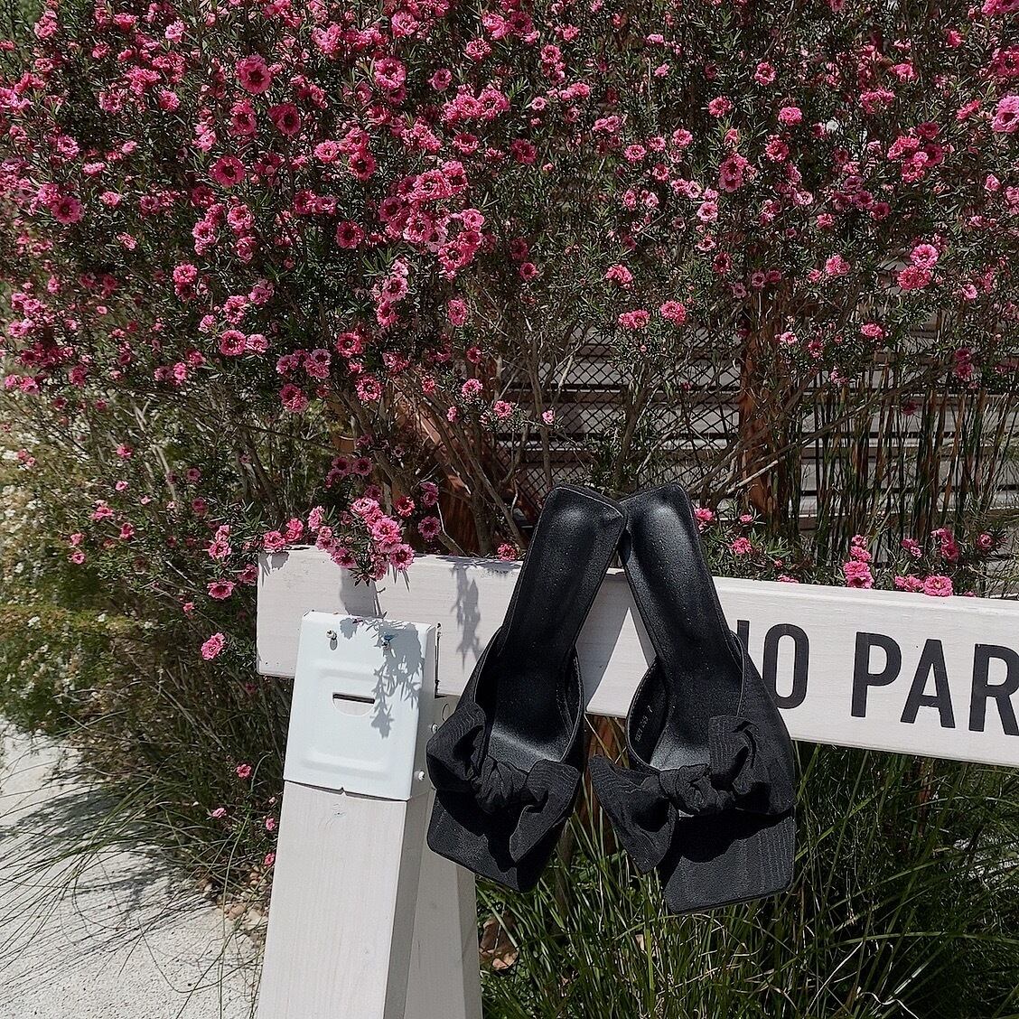 Square ribbon mule /black (6月上旬〜中旬頃発送予定)