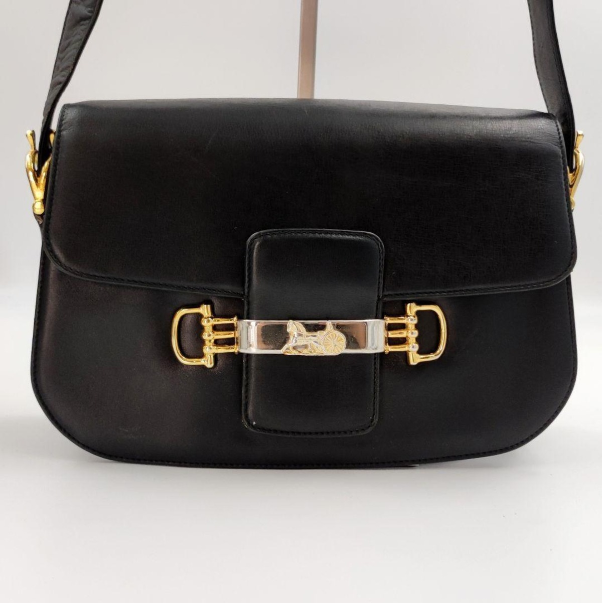 美品 CELINE 見やすい セリーヌ 馬車金具 ショルダーバッグ 黒色 
