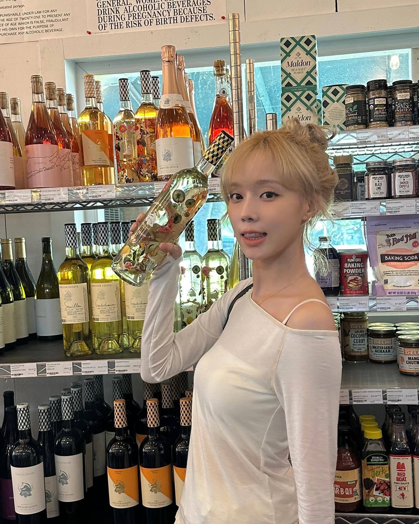 yuthentic ステッチオフショルダーTシャツアイボリー ☆aespa ウィンター 着用！！【YUTHENTIC】ステッチ オフ