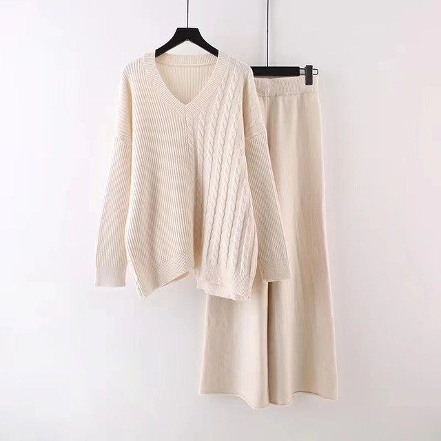 セットアップ Vネック セーター ロングパンツ 上下セット 2点セット レディース トップス パンツ ボトムス ニット ワイドパンツ 長袖 袖あり Vネック 襟なし ワイド ふわふわ 大人可愛い シンプル こなれ感 キュート ベーシック 大人カジュアル 無地 秋 冬 20代 30代 休日 お揃い 韓国 オルチャン コーデ 楽ちん 暖かい 防寒 モテ 定番 フリーサイズ 黒 ブラック 黄色 イエロー ベージュ ピンク アプリコット ベーシックカラー 大人カラー カラバリ くすみカラー キャメル ターメリック