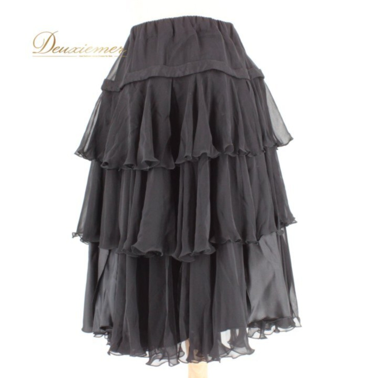社交ダンス 衣装 スタンダード スカート レッスンウェア レディース ブラック系 Fantasy ファンタジー 黒 無地 シンプル フォーマル 練習着 ロングスカート ティアードスカート フリル スカートのみ スタンダード用 スカート丈 3段フリル フレア 上品 モノトーン 衣装練習 ダンスレッスン ダンス衣装 婚活 パーティー フォーマル練習 黒スカート ブラック フリーサイズ感 ポリエステル素材 伸縮性あり しわになりにくい 動きやすい ラテンダンスではない スカート フリル重ね 社交ダンス女子