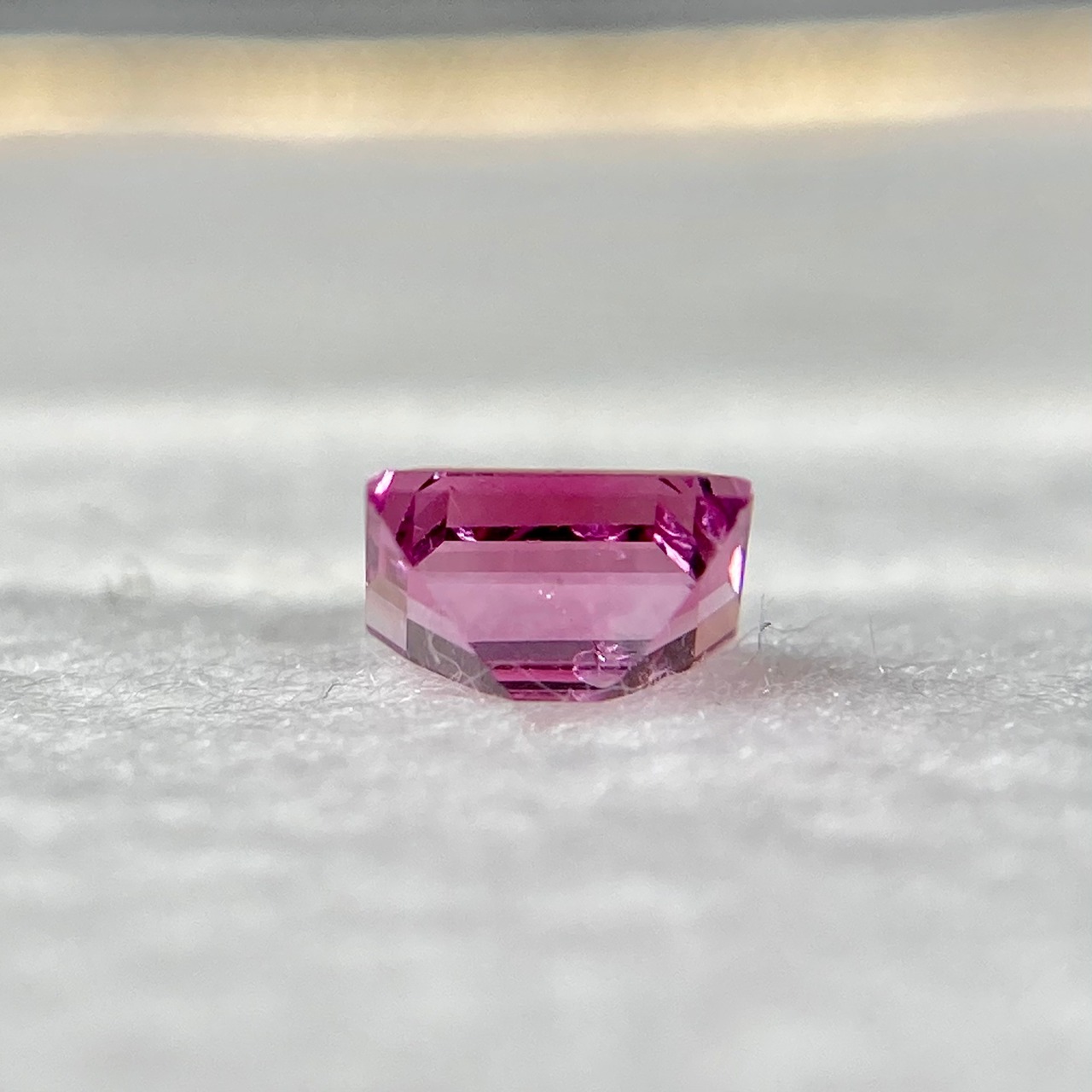 スピネル 長方形 訳あってお買い得  約3mm*3mm r-0013