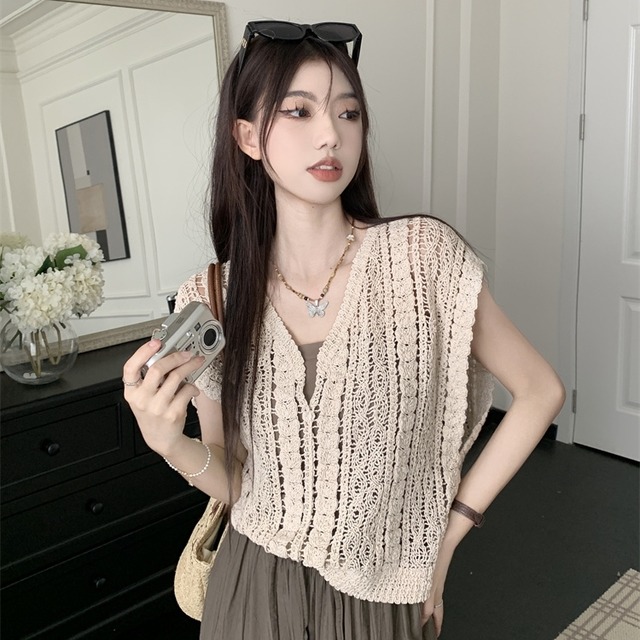 トップス ニットソー プルオーバー ベスト ショート丈 袖なし キーネック ノースリーブ かぎ編み クロシェ ニット 大人可愛い カジュアル お洒落 キュート ルーズ とろみ感 無地 ツイスト 秋 冬 誕生日 10代 20代 30代 女性用 ママ OL 学生 通学 デート お出かけ 女子会 休日 アウトドア イベント 旅行 高原 ホテル レストラン ショッピング オールマッチ 着回し 重ね着 コーデ 楽ちん 暖かい モテ ギフト 安い インスタ映え ワンサイズ アプリコット