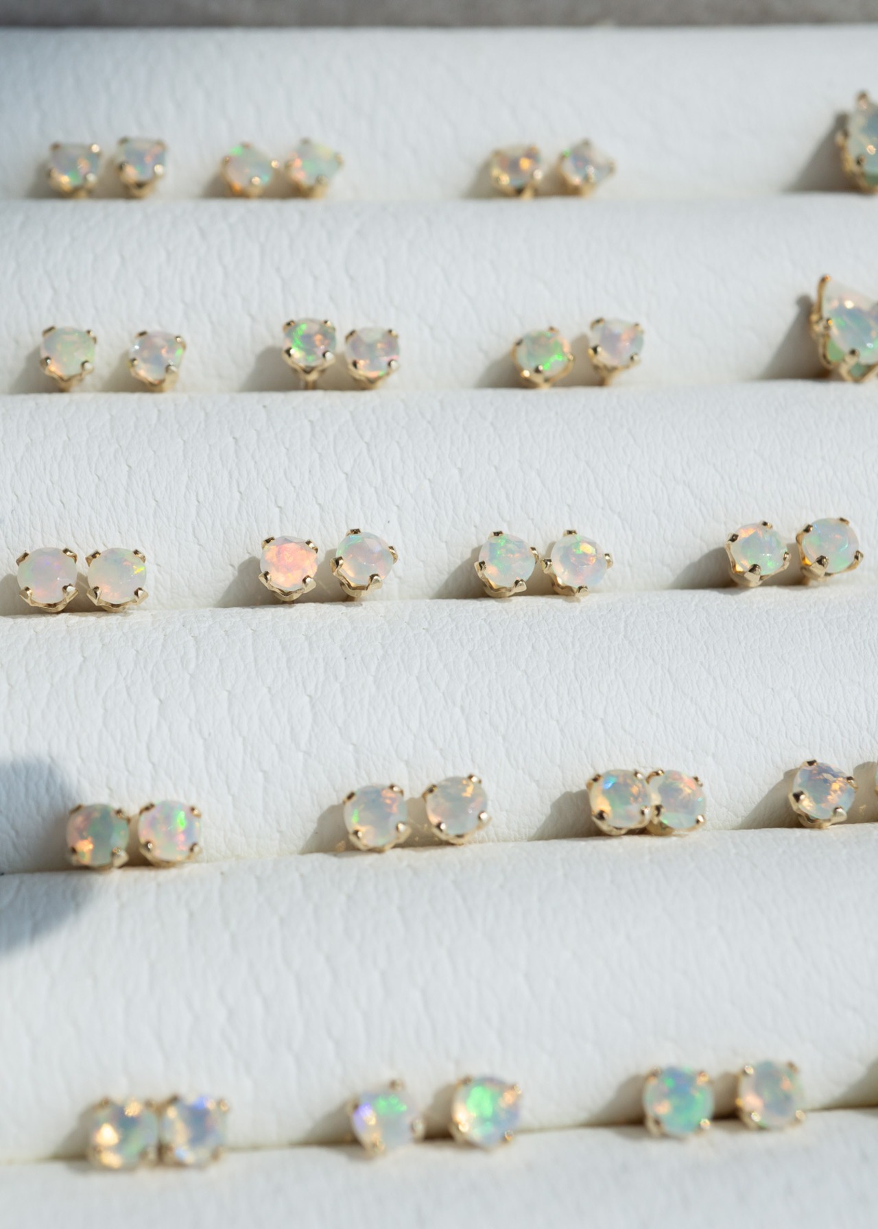Opal -プレシャスオパール- ラウンドピアス