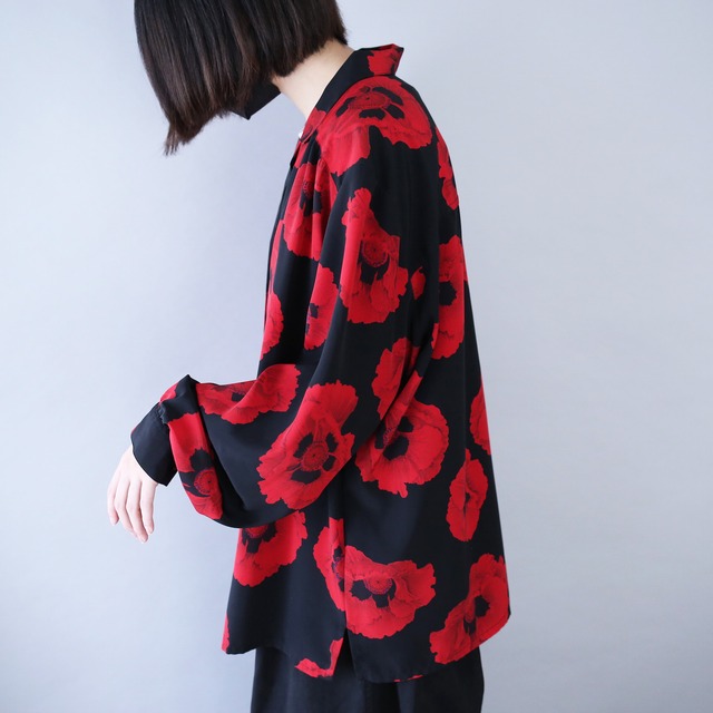 "black×red" flower art pattern open collar shirt