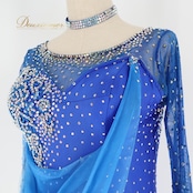 社交ダンス 衣装 スタンダード ドレス スタンダードドレス ワンピース フロート レース 青 白 上品 綺麗 高級感 デモ 競技 ダンス パーティ 発表会 ホワイト系 ブルー系 グラデーション スカート 大人用 エレガント シンプル おしゃれ パーティー用 フォーマル レディース