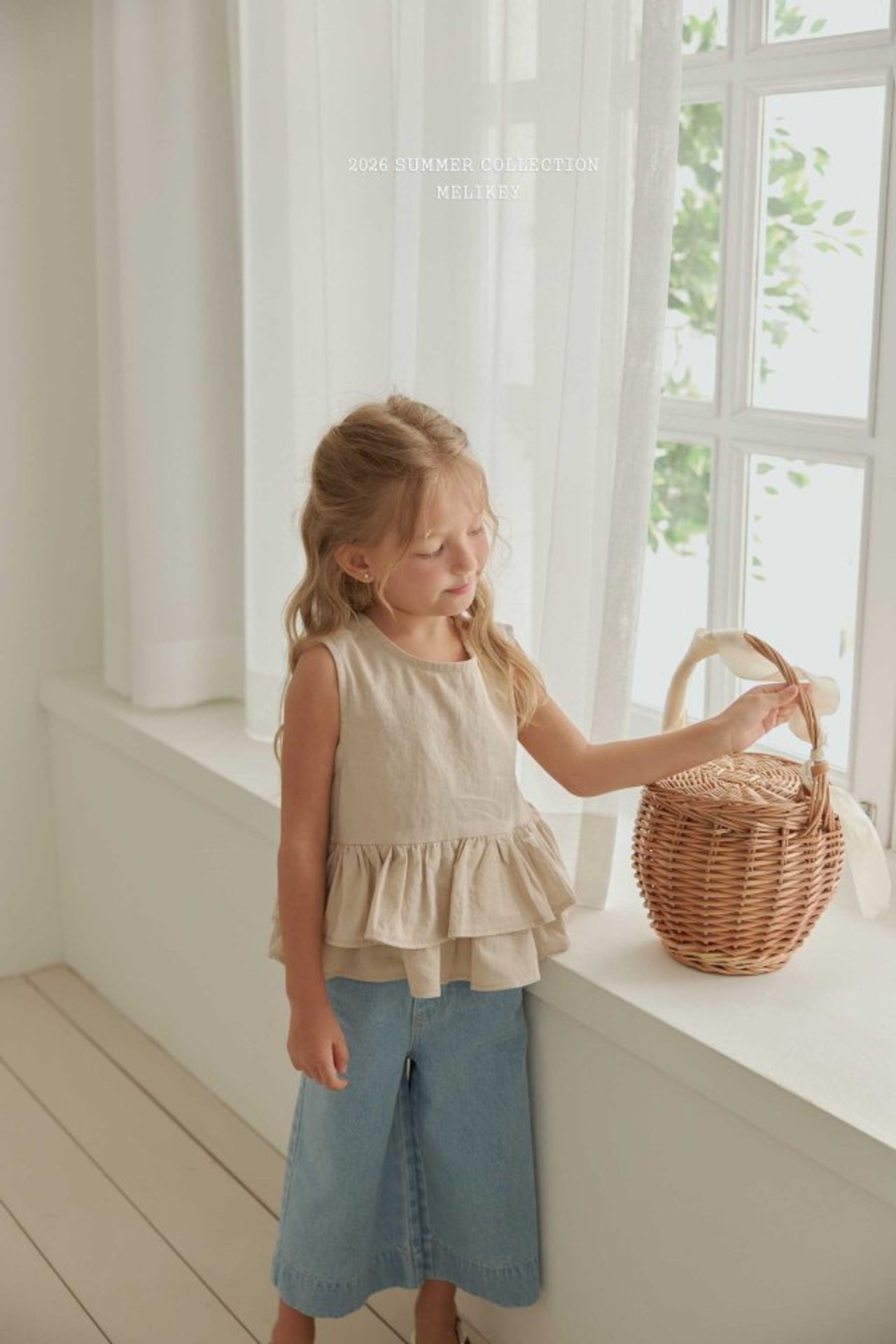 [MELIKEY] Ribbon Ruffle Sleeveless Blouse / [미라이키] 리본캉캉나시블라우스
