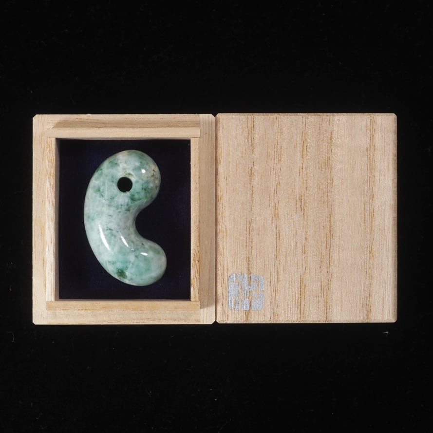 糸魚川翡翠 緑まだら まがたま 勾玉 22.5g Itoigawa Spotted Green