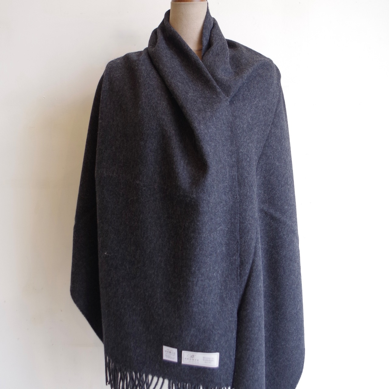 Bronte by Moon　Merino Wool Plain Shawl