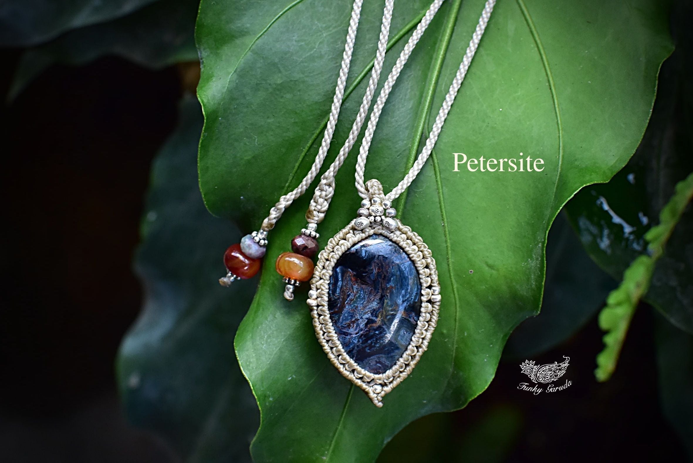 夜の狼模様★ピーターサイト マクラメペンダントpet003