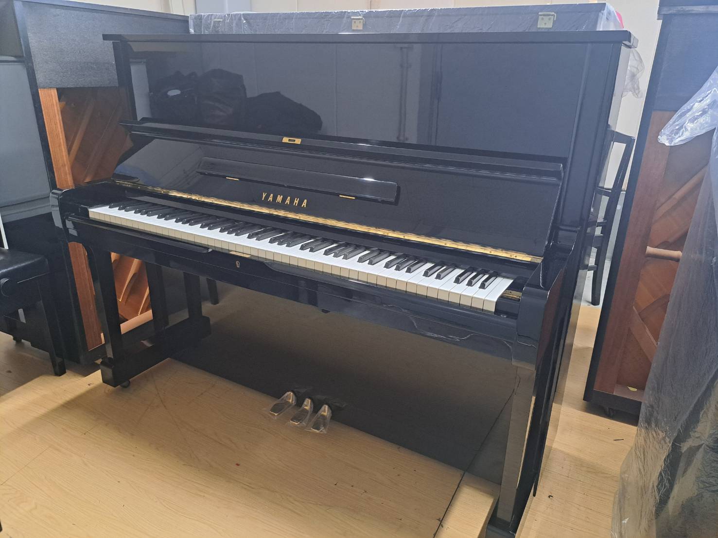 ヤマハ中古アップライト　U1H 原整備倉庫展示中