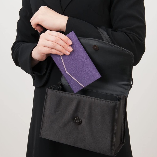 【2022最新】[仏壇屋 滝田商店] 数珠 女性用 紫檀 (艶あり) 8mm玉 正絹頭付房 数珠袋付き すべての宗派で使える 京念珠 証明書付