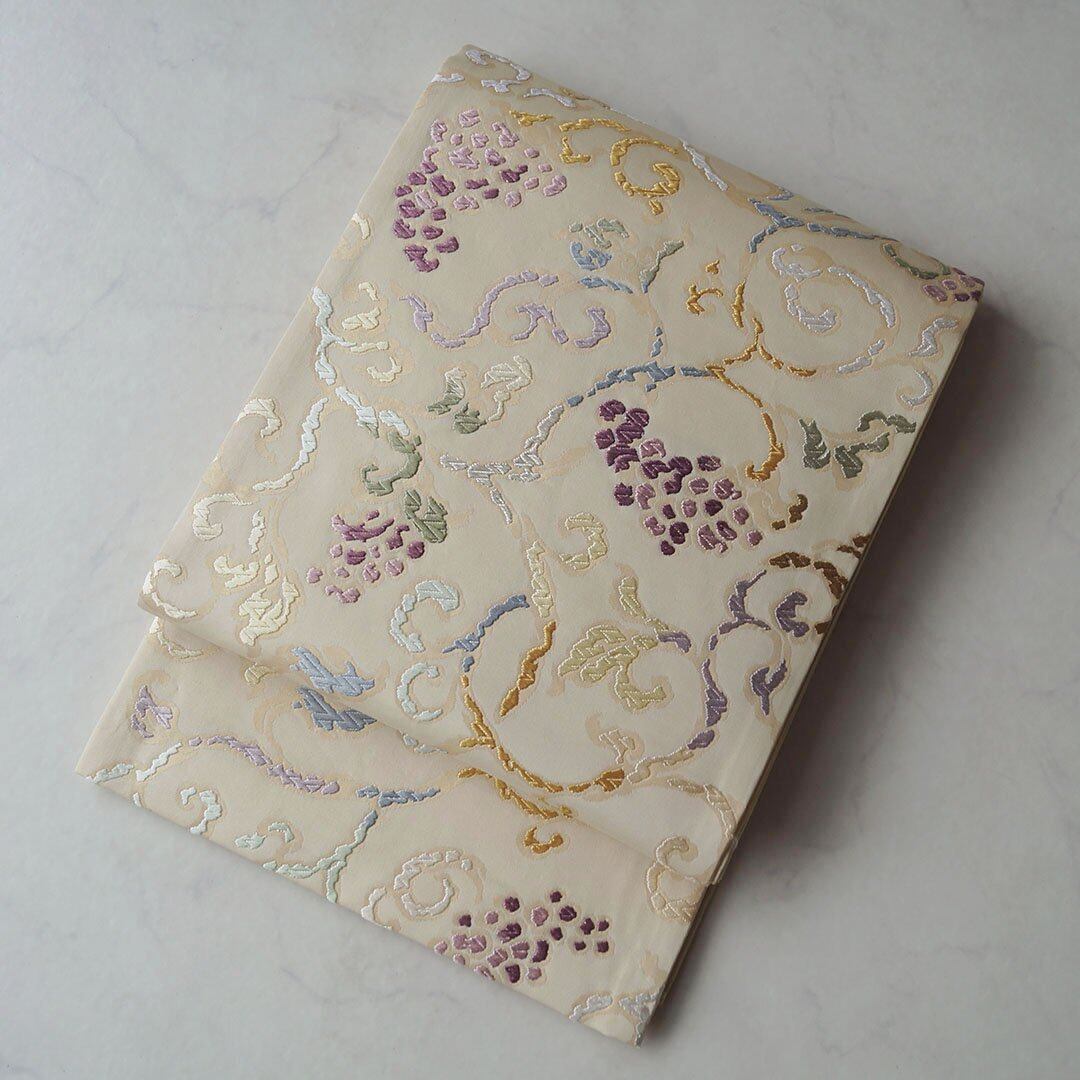 【ふくろ帯】薄砂色地 葡萄唐草文 唐織ふくろ帯