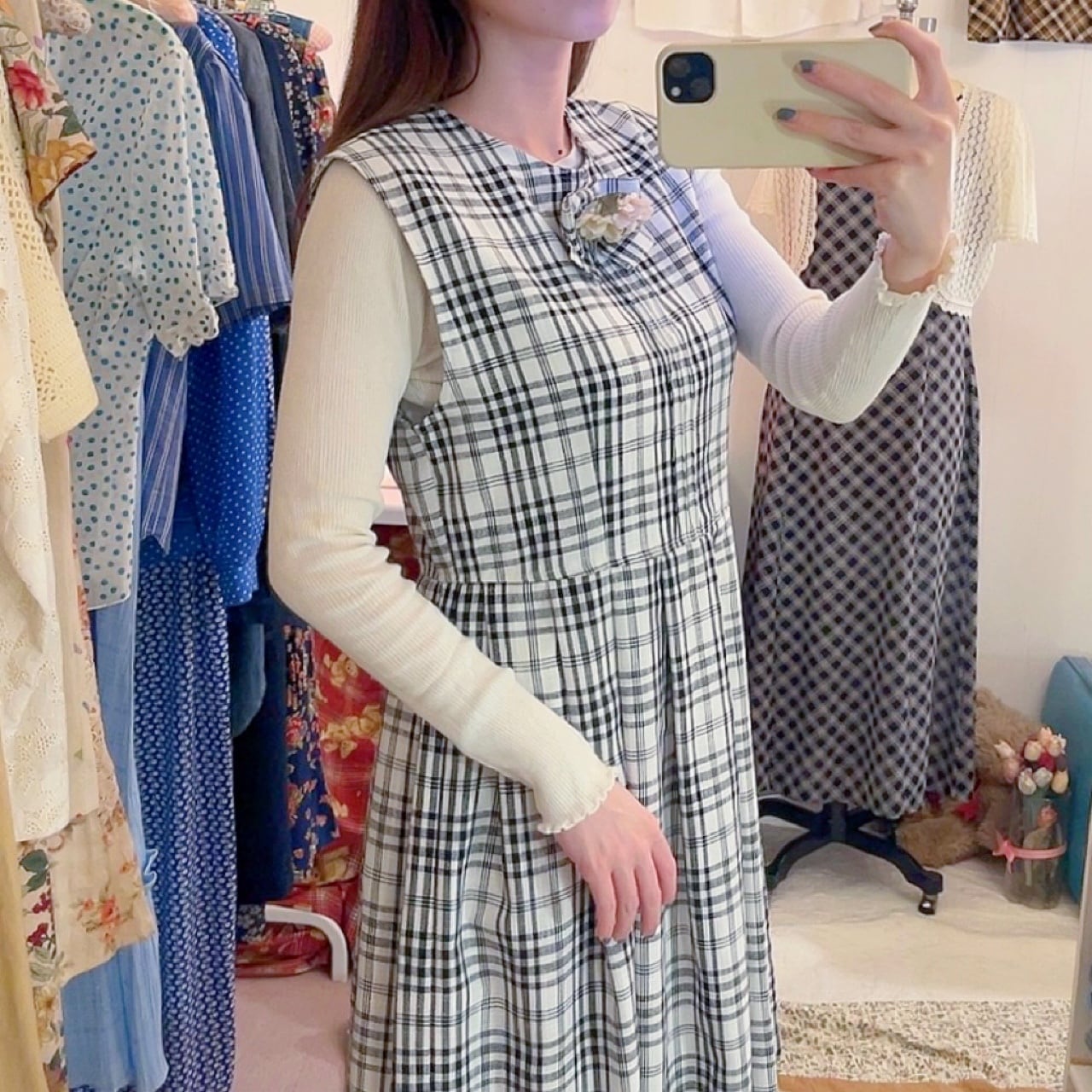 flower ribbon brooch check jumper skirt
