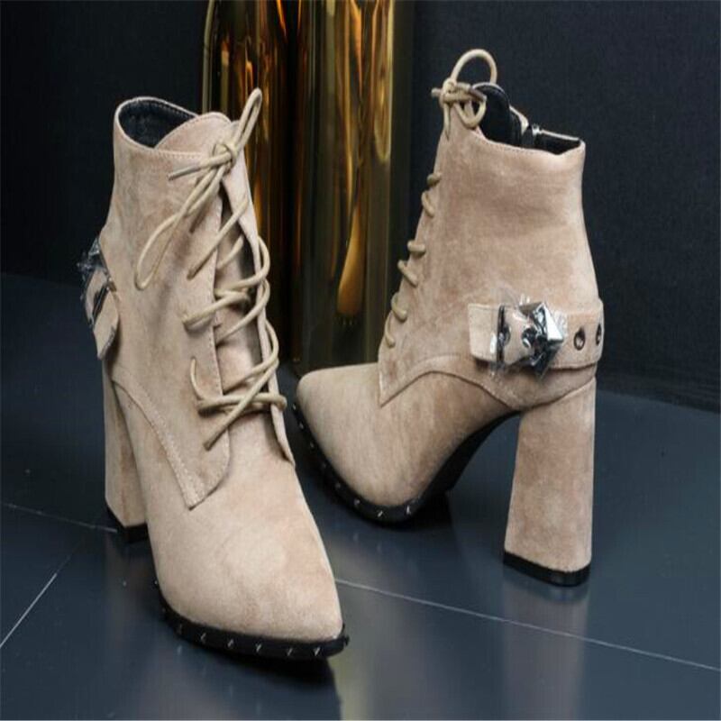 【新作】【送料無料】 ハンサムなベルトバックルコミューターブーツ女性2019秋と冬、ハイヒールのブーツでリベットが厚く尖っています 靴 シューズ オータム 秋物 ウィンター 冬物 ハーネス 10b337628192097