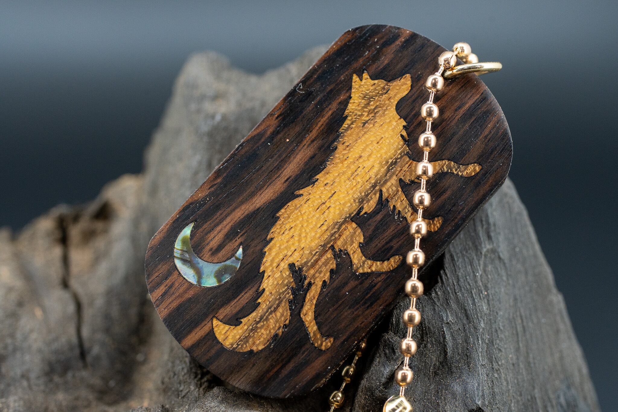 【 染色の美 】 ムンエボニー ドッグタグ 象嵌 闊歩