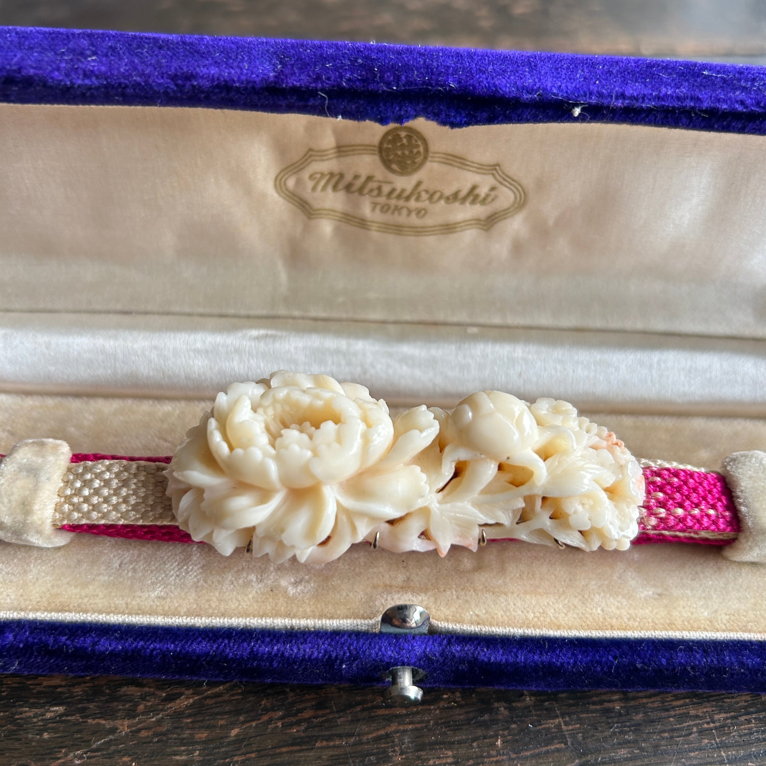 アンティーク　昭和5年　白珊瑚の牡丹帯留め