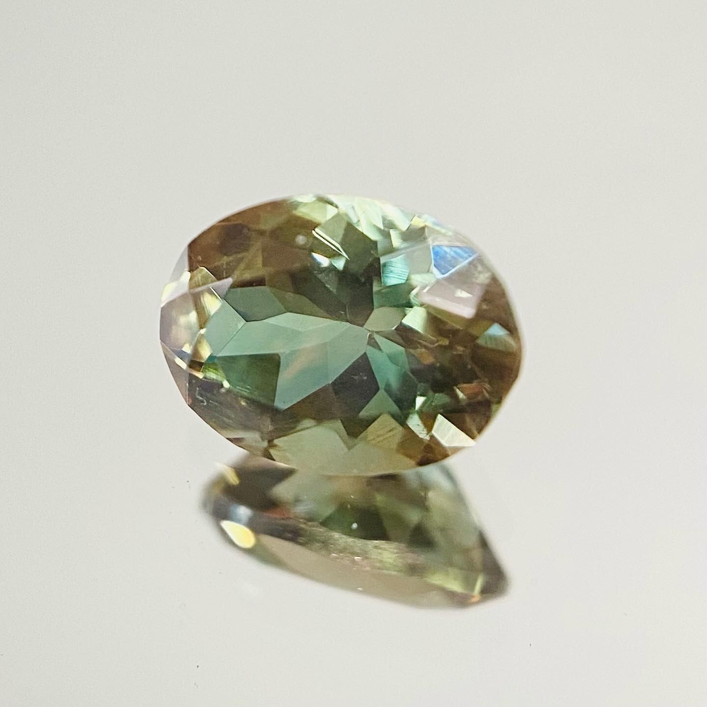 希少グリーンのオレゴンサンストーン7