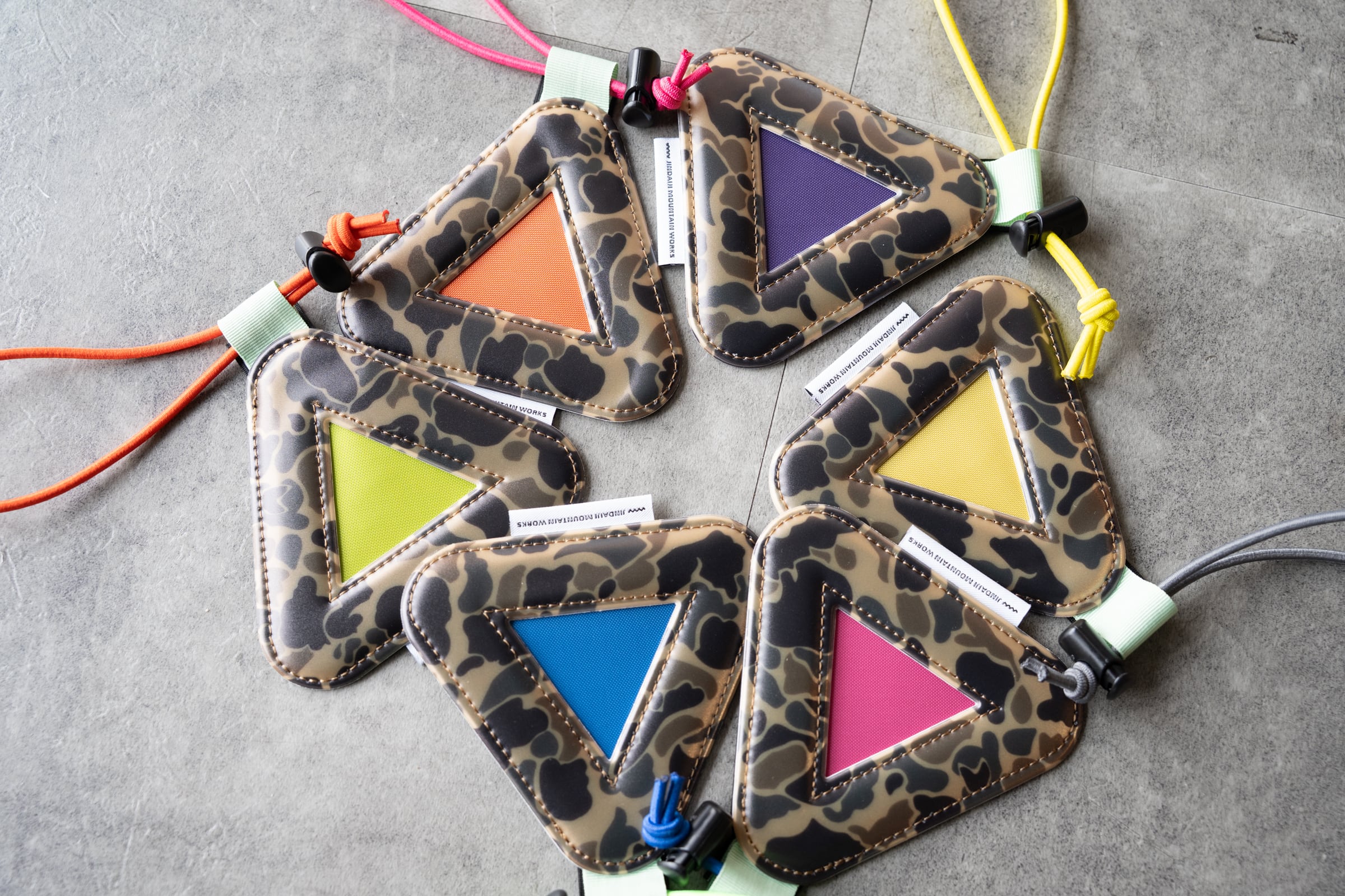 ■BLUE LUG / JMW■リフレクター■ブルーラグ■カモ柄■コラボ■ JMW × BLUELUG Triangle reflector camo | JINDAIJI MOUNTAIN WORKS