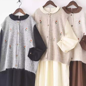 2色/ランダムフラワー刺繍ニットベスト ・10032 2色/ランダムフラワー刺繍ニットベスト ・10032