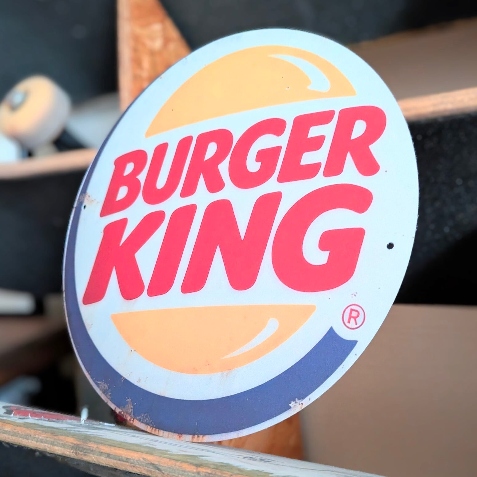 送料無料！ちょうどいいブリキ看板【 BURGERKING ( バーガーキング ) 】METAL SIGN / メタルサイン / ブリキ看板 / サインボード / ビンテージ加工 〚アメリカン雑貨 アメトイ〛