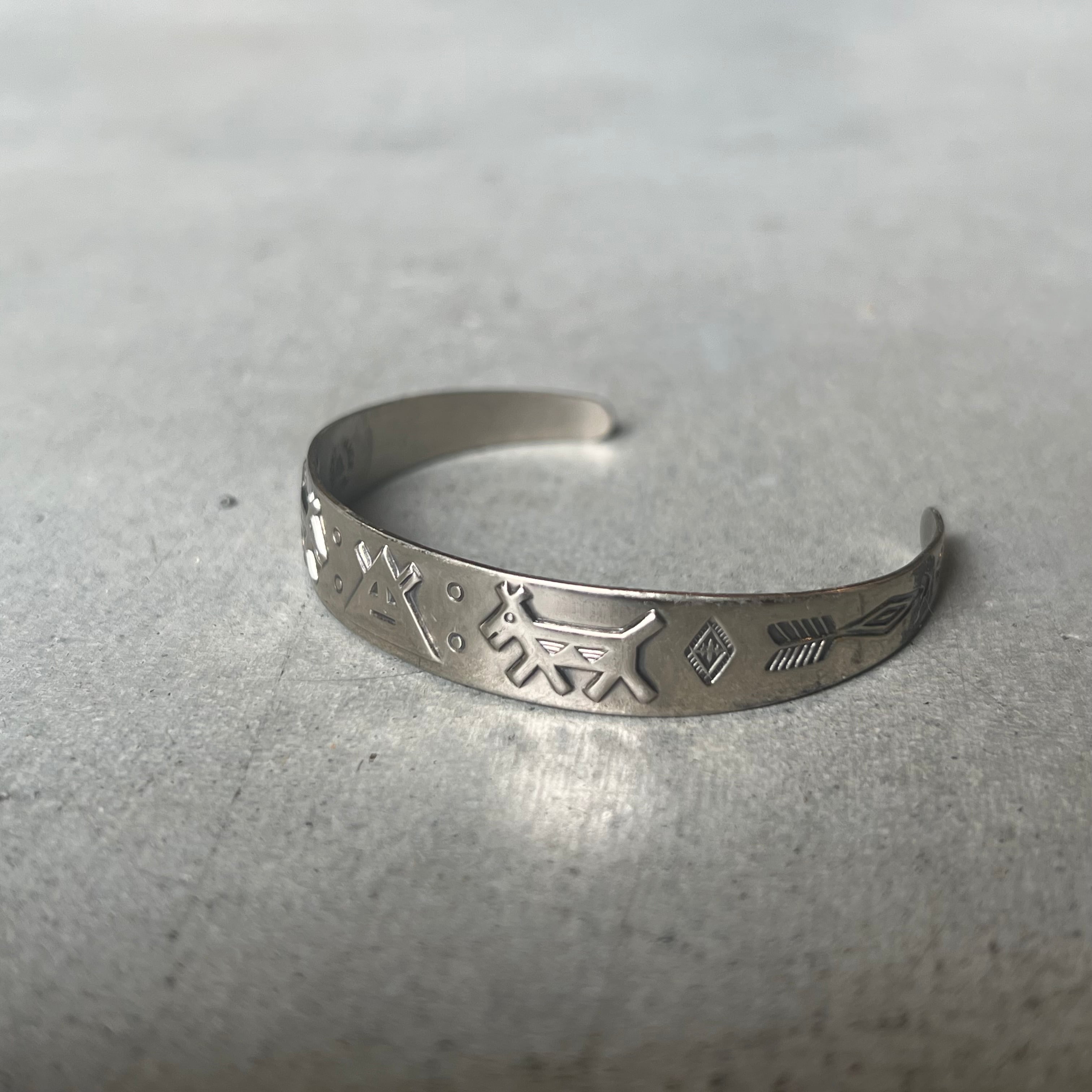NAVAJO FRED HARVEYSTYLE BANGLE by BELLTRADING POST | BUFF STOCK YARD