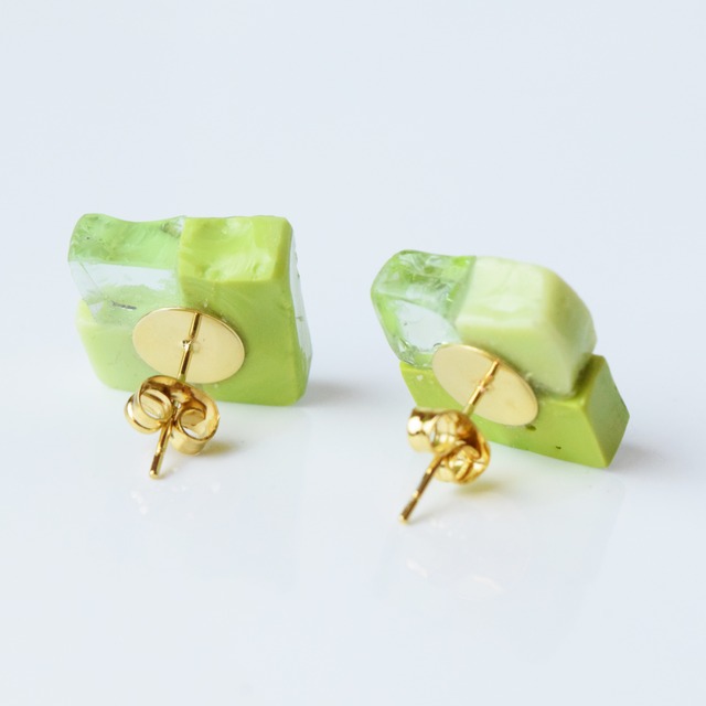 【ベーシック】ポストピアスM　緑×黄緑×緑クリア