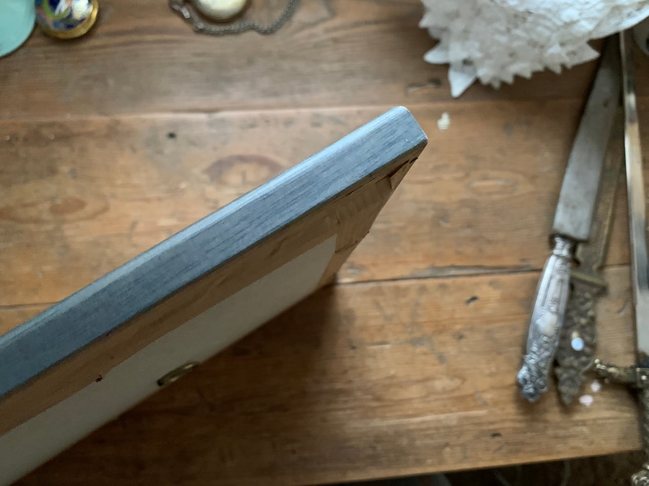 額に入ったかわいい刺繍のクロスステッチ フレンチアンティーク