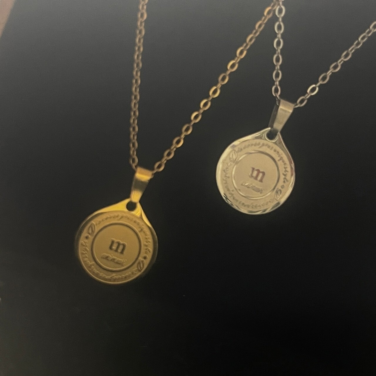 um logo Necklace