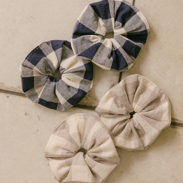 【予約】[kiki&nini] Teddy Grove Gingham Hair Scrunchie (2 colors)