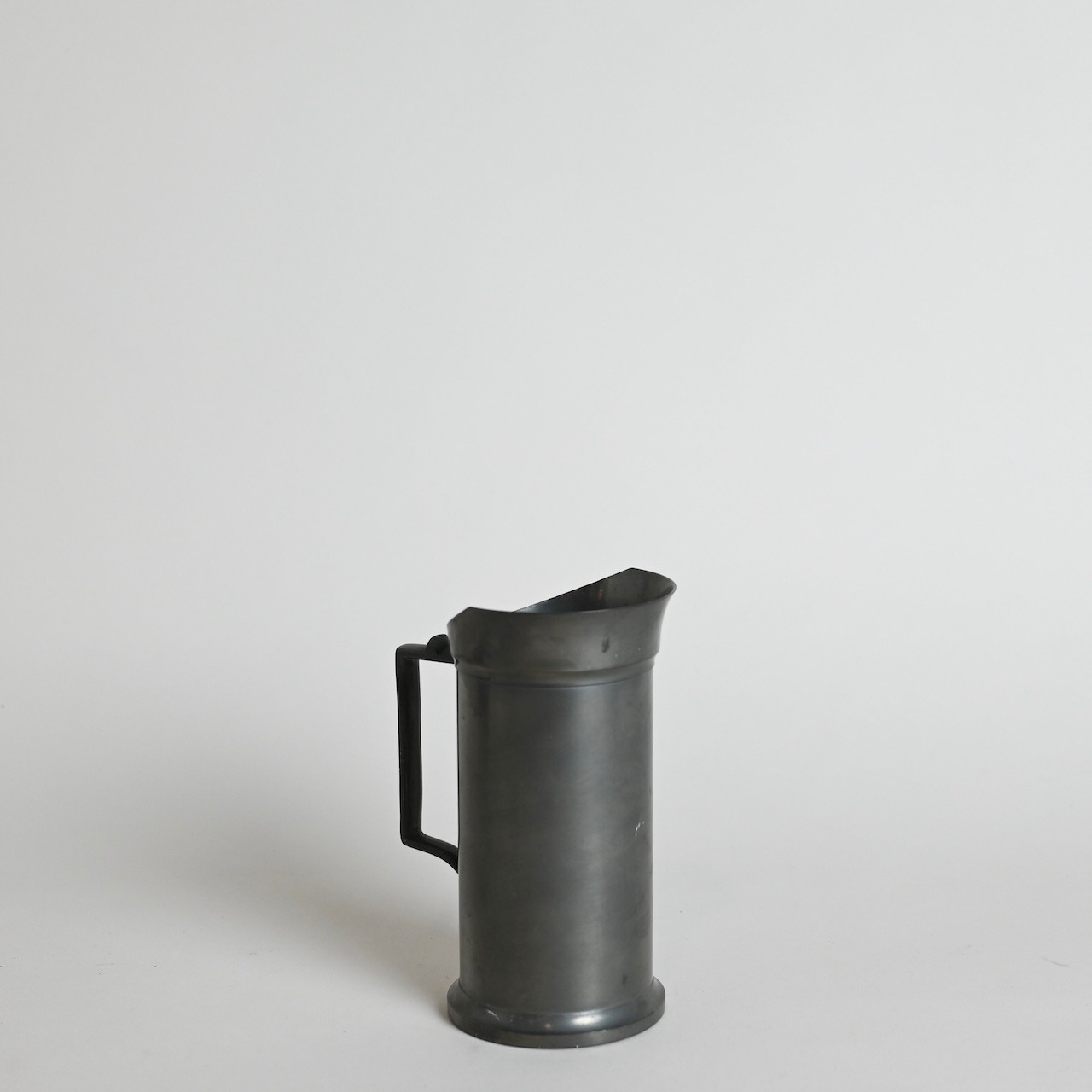 Pewter Measure Cup / ピューター メジャー カップ〈 ピューター / ブロカント / 一輪挿し / アンティーク / ヴィンテージ 〉112849