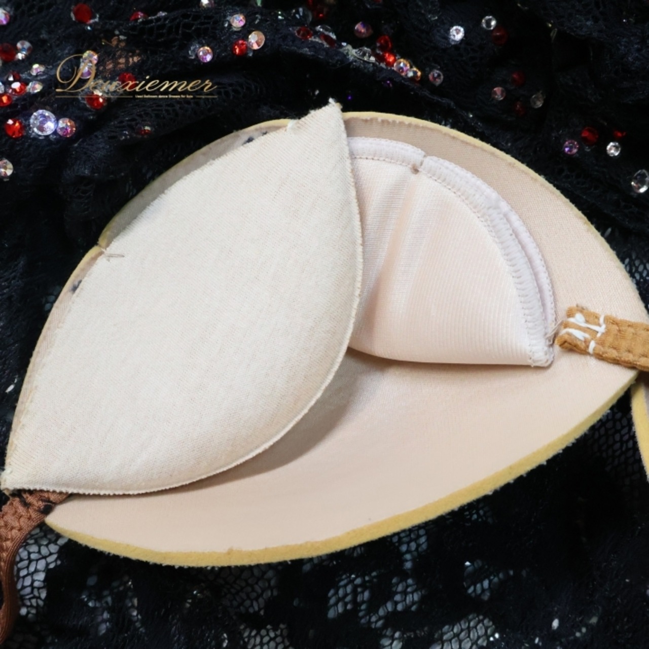 社交ダンス 衣装 ドレス ワンピース レース 黒 赤 レッド ブラック デモ 競技 ダンス パーティ 発表会 上品 ブラック系 レッド系 フォーマル ドレッシー スリット 胸パッド 透け感 エレガント 大人 パーティー用 おしゃれ 黒ドレス 赤ドレス 競技用ダンス