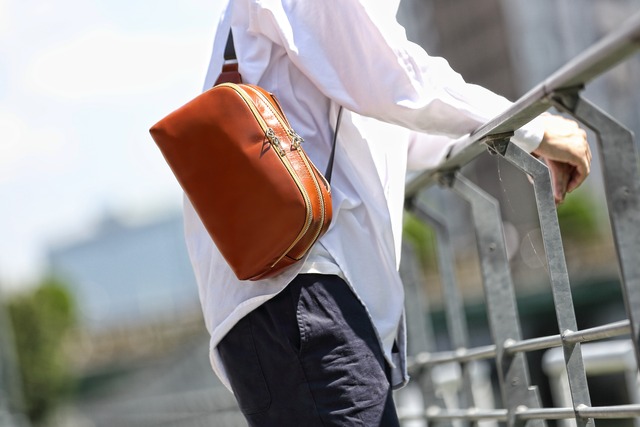 【数量限定OUTLET SALE50％off】フォカッチャ コロネット ボディバッグ本革 大容量 斜めがけバッグ 軽量